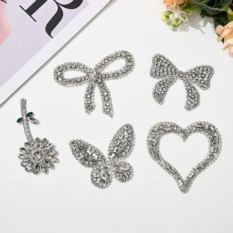 Glas Strass Hotfix Patches DIY Bekleidungszubehör Sonnenblume Schleife Herz Schmetterling Kristall Applikation Für Kleidung