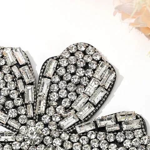Handgemachte Strass Blumen Applikation Flicken Kristall Perlen Blumen Flicken Für Hochzeitskleid Kopfbedeckung DIY Kleidungszubehör