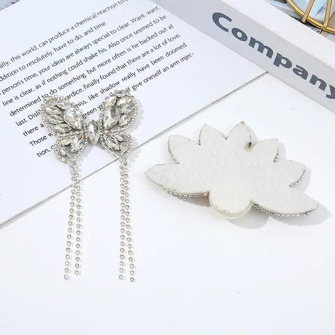 Diamantes de Imitación Plata Mariposa Flor Parches Autoadhesivos DIY Artesanía Accesorios de Ropa Para Zapatos Sombreros Bolsos Adornos de Cabello