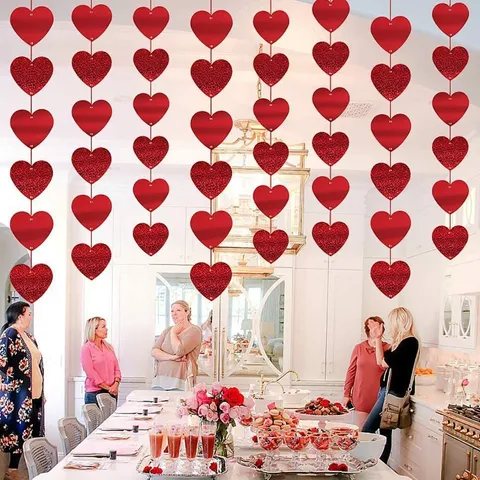 Ghirlanda di Cuori di San Valentino Ornamenti Appesi Rossi Decorazione per Stanza di Festa di Matrimonio Romantica