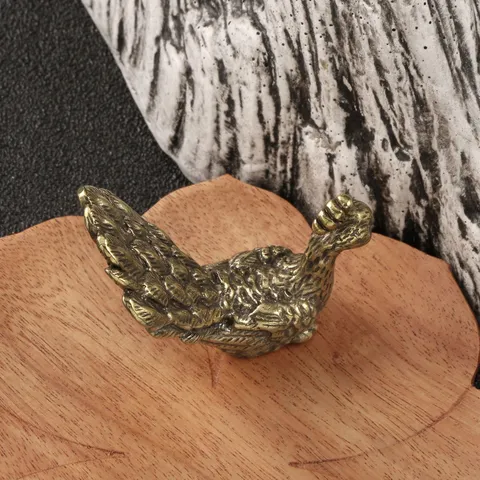 Vintage Distressed Brass Peacock Figurine Miniature Sculpture Tail Opening Desk Ornament Tea Pet Home Office Decor Handicraft