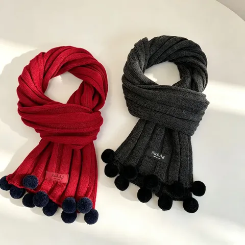 Sciarpa in Maglia Calda e Spessa Invernale da Donna con Pompon Tinta Unita Costine