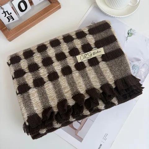 Sciarpa Invernale da Donna in Imitazione Cashmere Calda e Rinforzata Scialle a Quadri Traforati Moda Elegante Sciarpa Lunga con Frange
