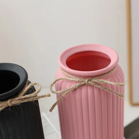 Minimaliste Créatif Rayure Verticale Vase en Plastique Moderne Décoration Intérieure Arrangement Floral Ornement de Table