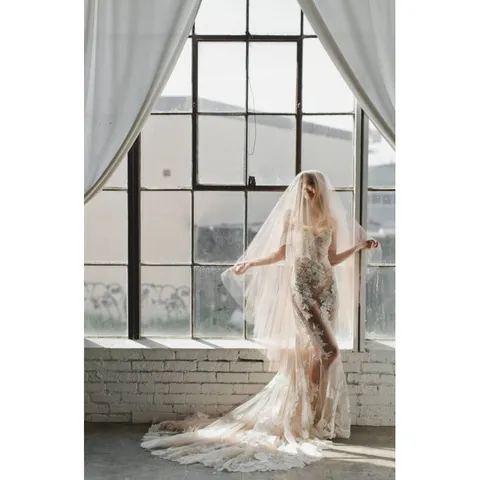 Waltz Style Bridal Veil With Comb Double Layer Medium Long Wedding Veil Tulle Lace Edge Hair Accessories For Bride