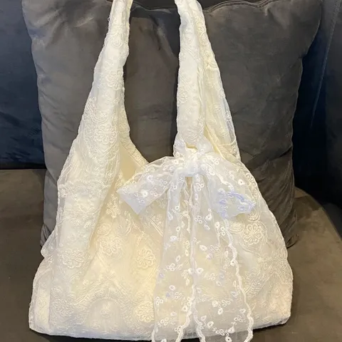 Women Canvas Tote Bag Large Capacity Casual Shoulder Bag White Lace Embroidery Shopper Bag Commuter Handbag