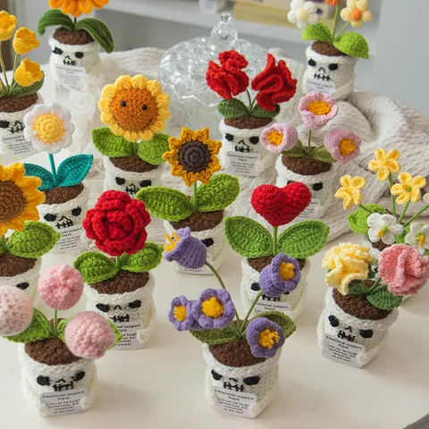 Planta en Maceta de Ganchillo de Halloween Lindo Macetero de Calavera Tejida Apoyo Emocional Decoración de Escritorio Hecho a Mano Regalo