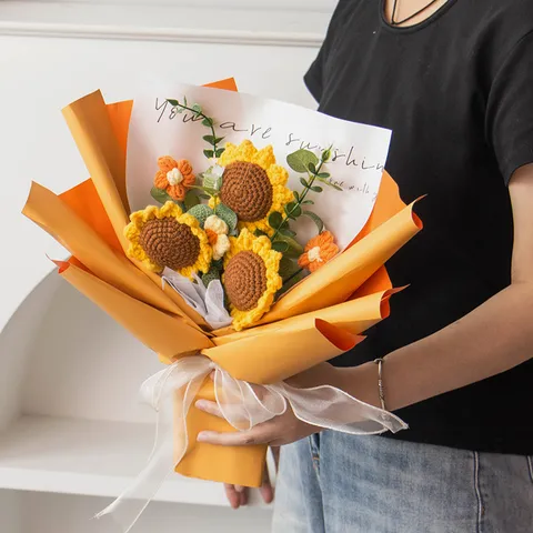 Ramo de Flores de Ganchillo Hecho a Mano con Caja de Regalo Flores Tejidas Artificiales para el Día de San Valentín Decoración del Hogar