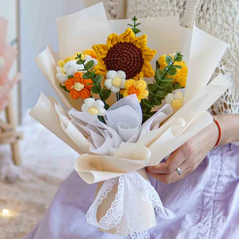 Ramo de Flores Mixtas de Girasol de Crochet Techo a Mano Arreglo Floral de Lana Artificial Regalo para el Día de la Madre Maestro Graduación