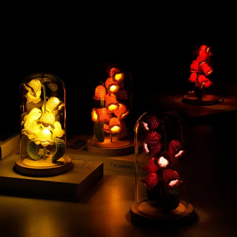 Luz Nocturna De Lirio De Los Valles Hecha A Mano De Ganchillo Cubierta De Vidrio Base De Madera Lámpara De Escritorio LED Regalo De Decoración
