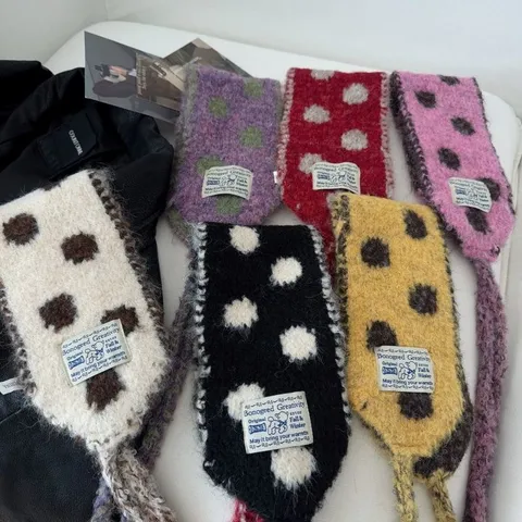 Damen Winter Warm Knitted Schal Süße Schleife Strap Ohrenschützer Einfarbig Polka Dot Mode Schal Outdoor Kälteschutz