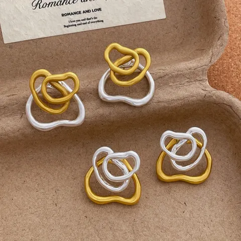 Französische Gold und Silber Farbblockierung Unregelmäßige Hohle Doppelring Ohrringe Mode Metall Ohrstecker Schmuck für Damen