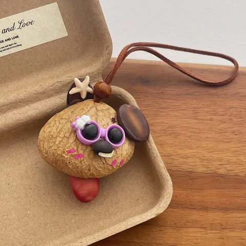 Porte-Clés Chiot Mignon en Coque de Fruit Naturel Fait Main Pendentif de Sac Animal Insolite Cadeau d'Accessoires de Mode