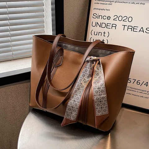 Sac Cabas en Cuir PU pour Femmes Grande Capacité Sac à Bandoulière Décontracté avec Foulard en Soie Géométrique Mode