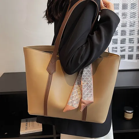 Sac Cabas en Cuir PU pour Femmes Grande Capacité Sac à Bandoulière Décontracté avec Foulard en Soie Géométrique Mode