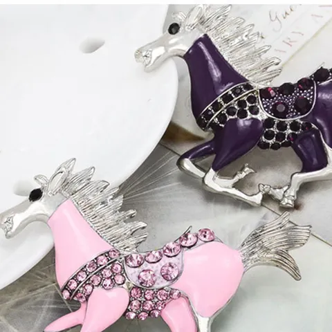 Fashion Running Horse Brooch Pin Alloy Rhinestone Enamel Animal Brooches Clothes Accessories Jewelry For Women Men Gift