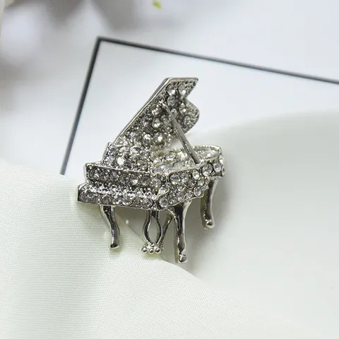 Vintage Alloy Piano Brooch Rhinestone Musical Instrument Pin Fashion Suit Jacket Accessories Jewelry For Women Men