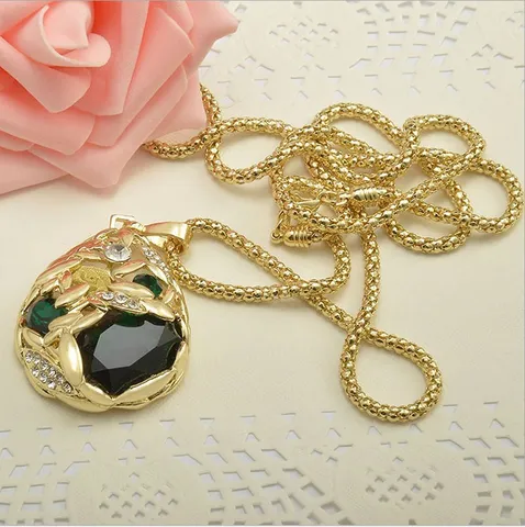 Vintage Long Crystal Pendant Necklace For Women Alloy Rhinestone Sweater Chain Elegant Fashion Jewelry Gift