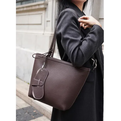 Women's Genuine Leather Tote Bag Large Capacity Commuter Shoulder Bag Vintage Casual Top Handle Bag With Pendant