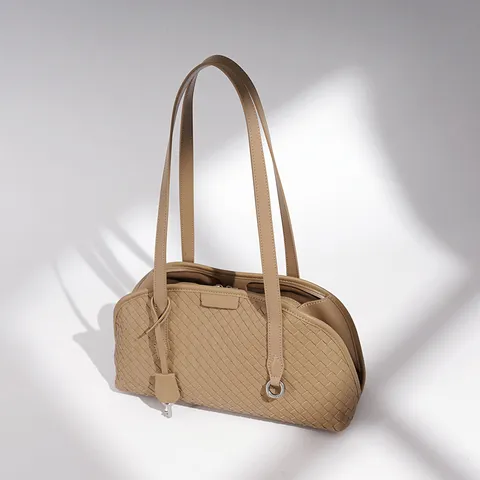 2026 New Boston Bag Commuting Large Capacity Shoulder Bag Woven Handbag Women Casual Genuine Leather Underarm Bag