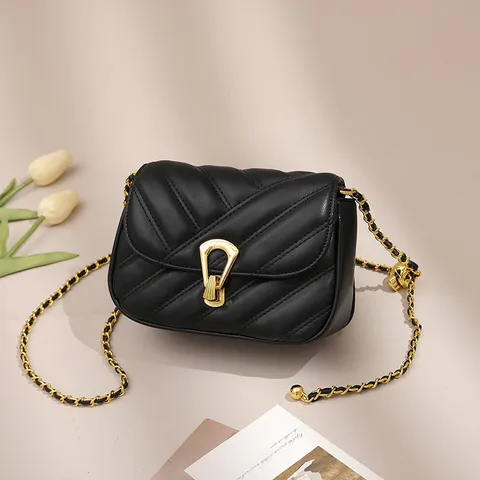 Sac Bandoulière Minimaliste En Cuir PU Pour Femmes Sac Épaule Matelassé De Couleurunie Avec Bandoulière Chaîne Et Serrure Métallique