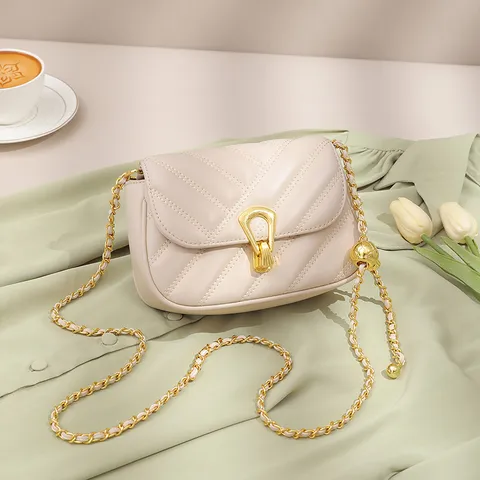 Sac Bandoulière Minimaliste En Cuir PU Pour Femmes Sac Épaule Matelassé De Couleurunie Avec Bandoulière Chaîne Et Serrure Métallique