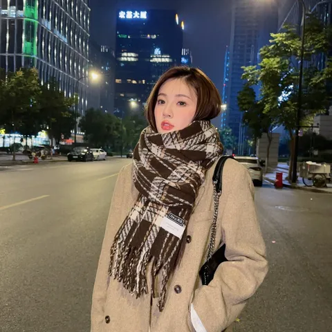 Écharpe à Carreaux Chaude d'Hiver pour Femmes Hommes Douce à Glands Longue Casual Polyvalente Accessoires de Moda Quotidiens