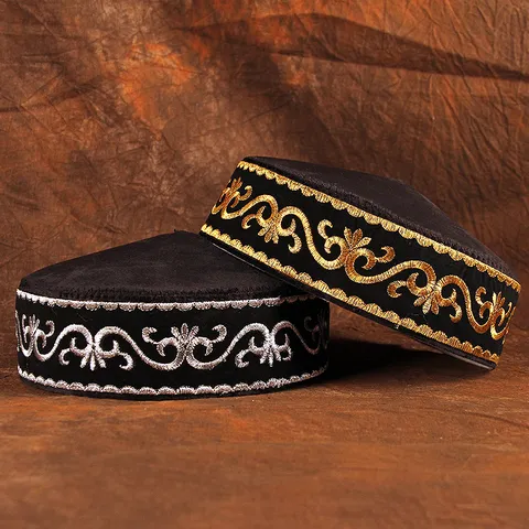 Cappello Ricamato in Stile Etnico da Uomo Stile Kazako Nero Poliestere Cappello Tondo Filo Oro Argento