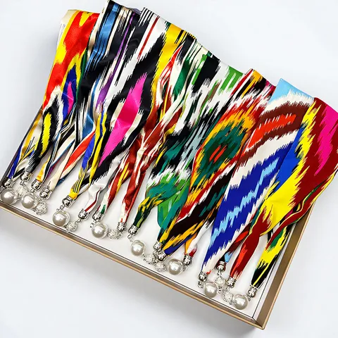 Dames Mode Lange Sjaal Polyester Satijn Sjaal Met Magnetische Parel Ketting Gesp Etnische Atlas Geometrische Print Cadeau