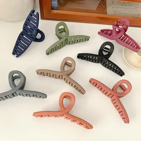 Large Matte Hair Claw Clip Geometric Hollow Shark Clip Non-Slip Hair Styling Accessories For Women Girls Hair Catch