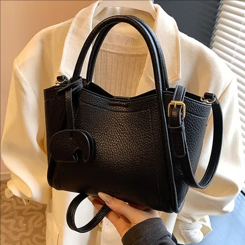 Damen Weich PU Leder Eimer Tasche Mode Lässige Handtasche Umhängetasche Mit Elefanten Anhänger