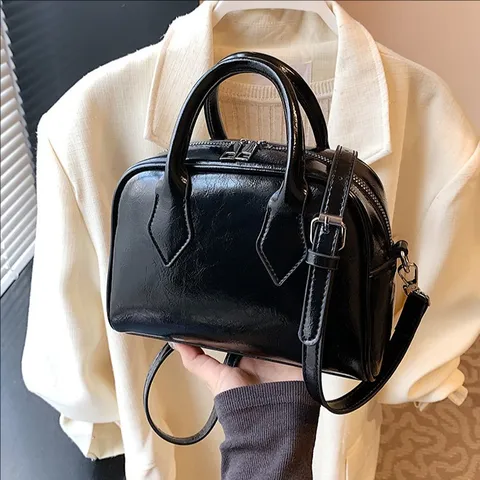 Damen Weich PU Leder Bowling Tasche Casual Umhängetasche Pendler Schulter Kissen Tasche Handtasche Mit Süßem Anhänger