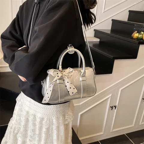 Damen PU Leder Top Handle Umhängetasche Vintage Casual Commuter Kleine Quadratische Tasche Mit Pünktchen Seidenschal