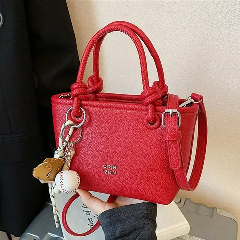 Damen Mode PU Leder Beuteltasche Lässige Pendeln Schulter Umhängetasche Handtasche Mit Süßem Baseball Anhänger