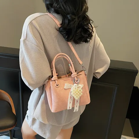 Damen PU Leder Beuteltasche Casual Einfarbig Handtasche Perlenanhänger Stylisch Einzelne Schulter Umhängetasche Tägliches Pendeln
