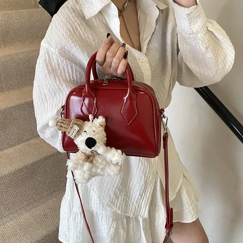 Damen Weich PU Leder Bowling Tasche Casual Umhängetasche Pendler Schulter Kissen Tasche Handtasche Mit Süßem Anhänger