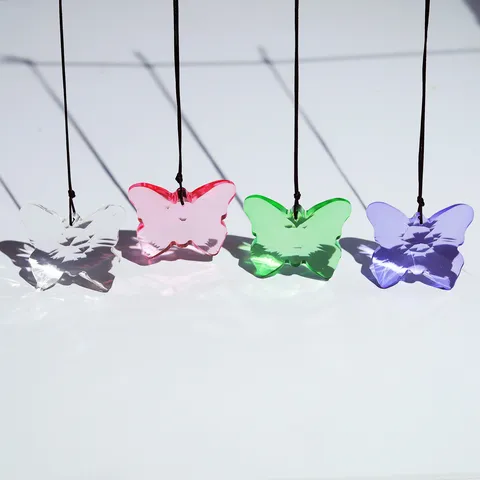 Pendentif Papillon en Cristal Blanc Minimaliste Attrape-Soleil Ornement Suspendu Facetté Coloré Décor de Fenêtre de Jardin à la Maison