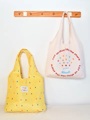Large Capacity Canvas Tote Bag For Women Casual Cute Cake Letter Print Shoulder Bag Aesthetic Daily Commuter Handbag