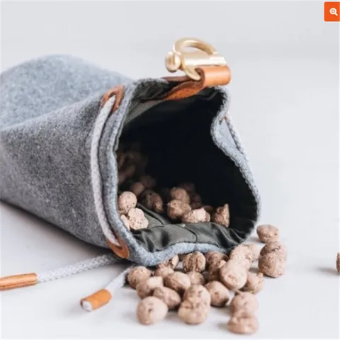 Portable Felt Dog Training Bag Outdoor Waterproof Drawstring Treat Pouch With PU Leather Strap And Metal Hook For Pets