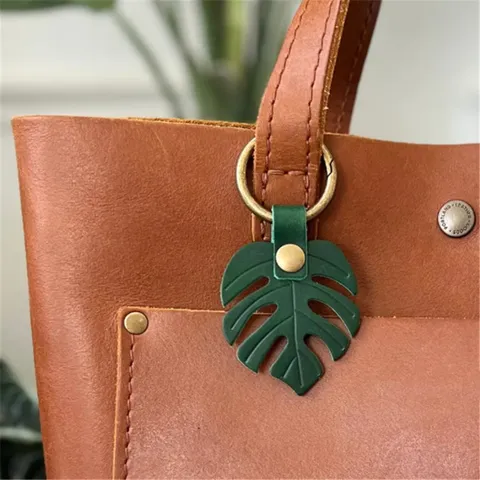 Green Leather Monstera Leaf Keychain Retro Plant Bag Pendant Metal Ring Key Ring Fashion Accessories For Women Men