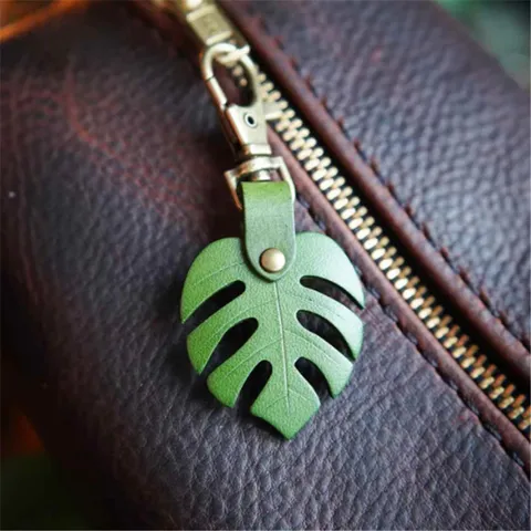 Green Leather Monstera Leaf Keychain Retro Plant Bag Pendant Metal Ring Key Ring Fashion Accessories For Women Men