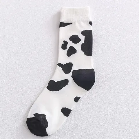 Unisex Cute Cow Print Crew Socks Cotton Blend Sports Casual Mid Tube Socks For Men And Women Fashion Daily Wear