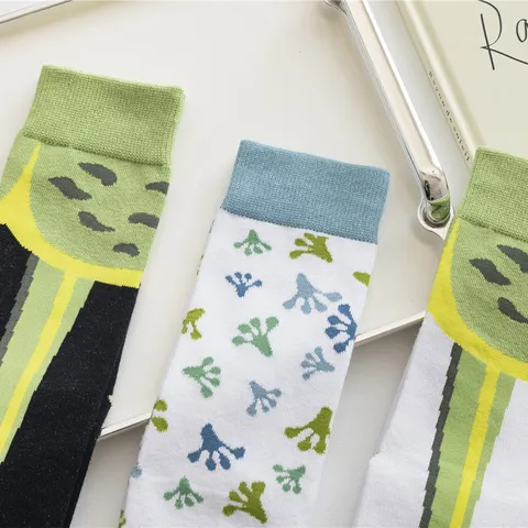 Unisex Cute Frog Pattern Crew Socks Funny Animal Print Polyester-Cotton Casual Daily Mid-Tube Socks For Men Women