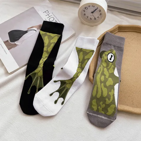 Unisex Cute Funny Frog Crew Socks Novelty Winter Warm Casual Polyester Socks For Men And Women Fashion Daily Wear