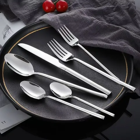 Set di Posate in Acciaio Inossidabile Ispessito Coltello Forchetta Cucchiaio Moderno Lucidato a Specchio Stoviglie da Cucina Hotel