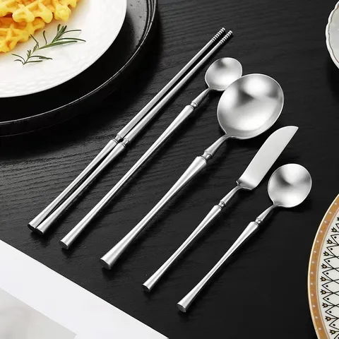 Moderno Minimalista Acciaio Inossidabile Coltello da Bistecca Forchetta Cucchiaio Set di Stoviglie Cucina Posate per Hotel Casa Adulti