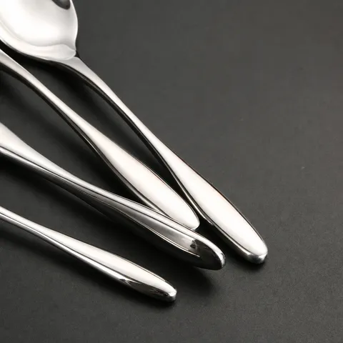 Set di Posate in Acciaio Inossidabile 304 Coltello Forchetta Cucchiaio Manico a Proiettile Lucidato a Specchio