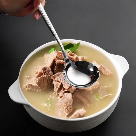 Cucchiaio da Zuppa Colino Martellato in Acciaio Inossidabile 304 Cucina Spesso Manico Lungo Cucchiaio da Cottura Becco d'Anatra
