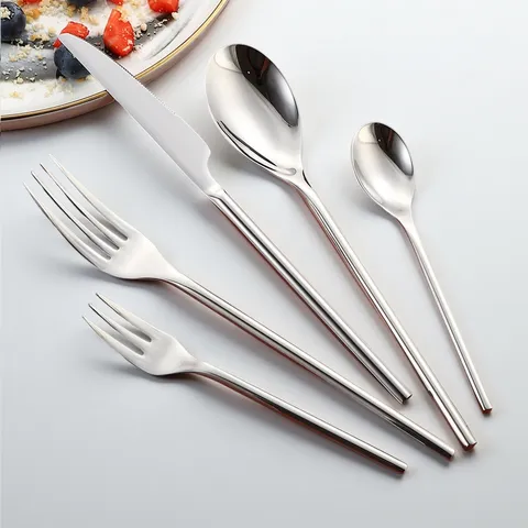 Set di Posate in Acciaio Inossidabile Moderno Manico Cilindrico Coltello da Cena Cucchiaio Forchetta Cucchiaino da Tè Posate da Cucina