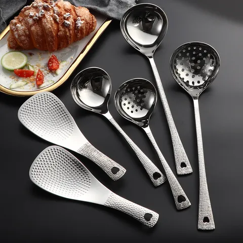 Set di Cucchiai da Zuppa Martellati in Acciaio Inossidabile Cucchiaio da Cucina e Scolapasta con Foro per Appendere a Forma di Cuore Casa Ristorante